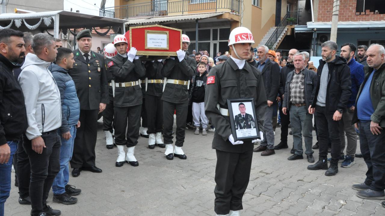 Balıkesir'deki trafik kazasında hayatını kaybeden uzman çavuş son yolculuğuna uğurlandı