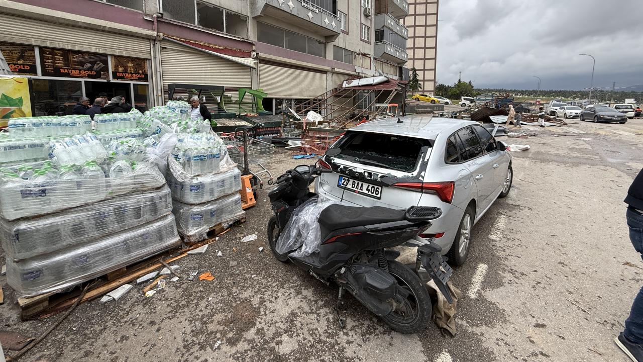 Gaziantep'te fırtınanın verdiği hasar görüntülendi
