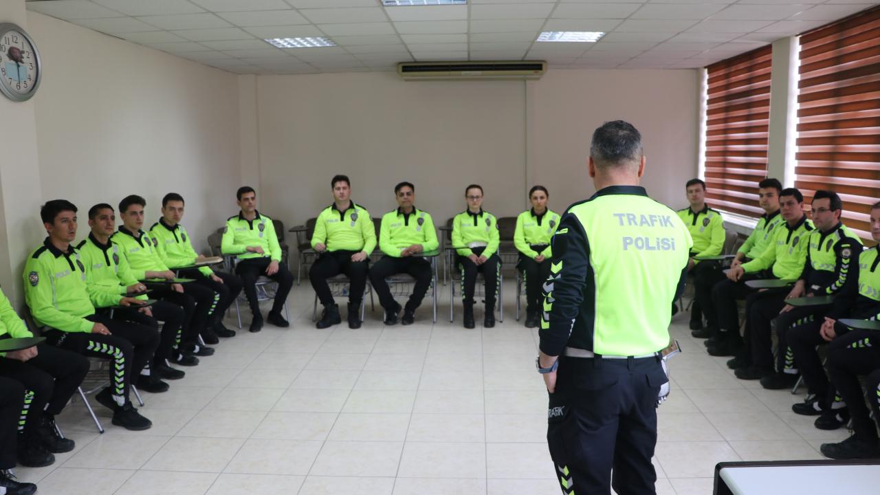 Trafik polisleri 24 farklı eğitimle göreve hazırlanıyor