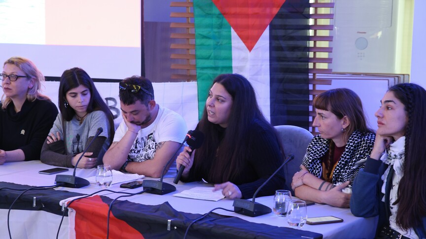 Küresel Sumud Filosu'nun Yunanistan ayağında yer alacak aktivistler, Siros'ta basın toplantısı düzenledi