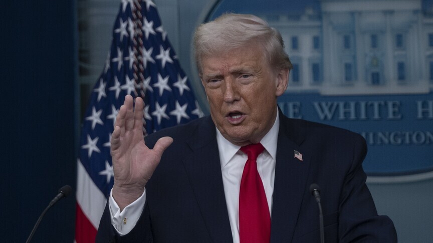 Trump'tan, Hürmüz Boğazı'ndaki ABD gemilerine saldırması halinde İran'ın "yeryüzünden silineceği" tehdidi